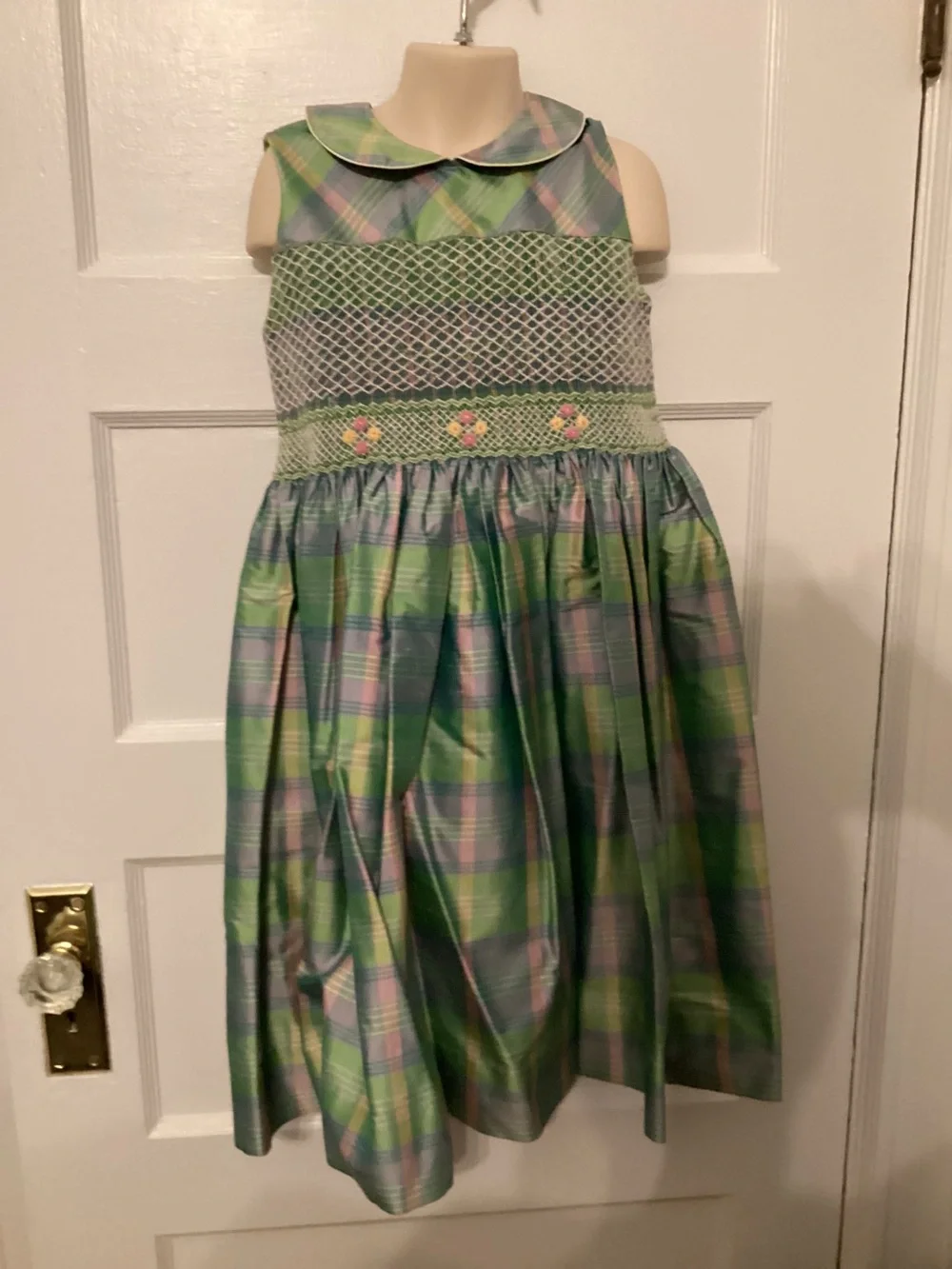 Anavini Silk Classic Girls' Plaid Smocked Dress in Green and Pink